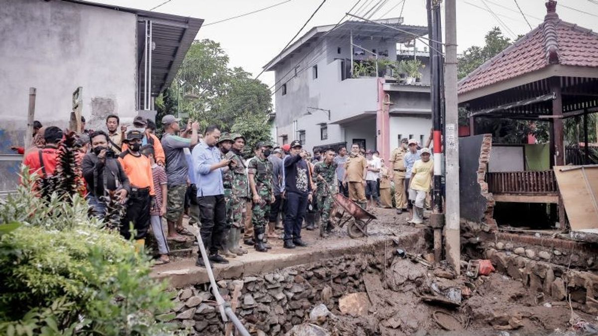 Jember Regent: Causes Des Crues Soudaines Dues Aux Ordures Et à L’envasement