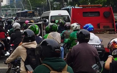 Kemacetan di Sekitar Patung Kuda Arjuna Dampak Aksi Demo Buruh, 2432 Personel Polisi Lakukan Penjagaan