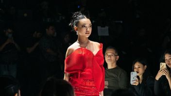 Naura Ayu Tertantang Bawakan Brand Lokal Indonesia Saat Jalani Runway