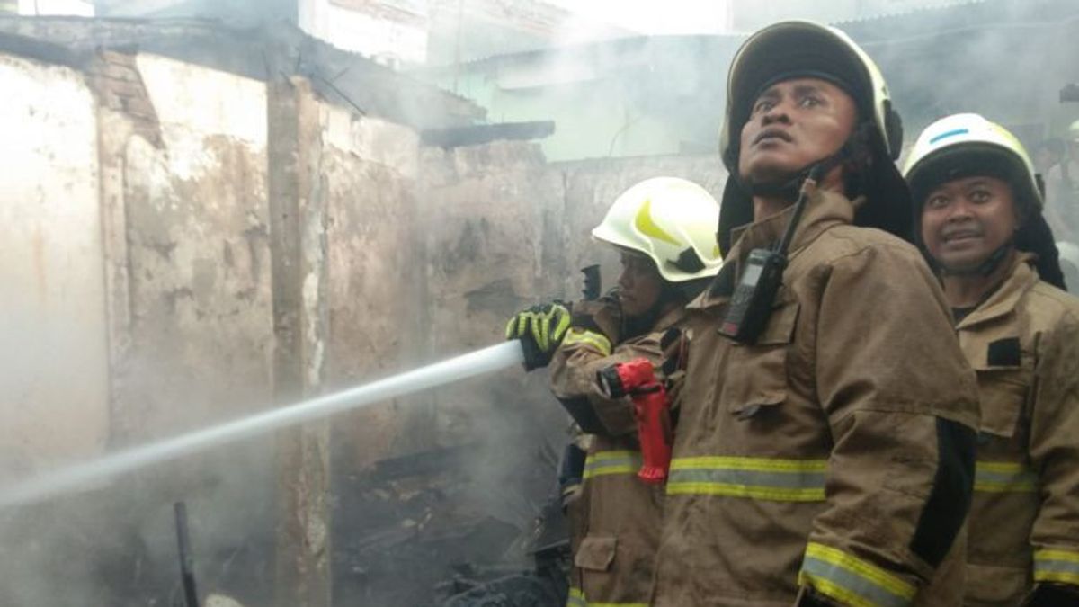 26 Semi-Permanent Houses And 35 Burnt Lapak In Muara Baru, Police Conduct Investigation