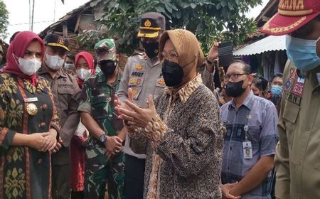 Bawa Bantuan Sembako Bagi Korban, Mensos Risma Sebut Banjir di Pekalongan Akibat Penyempitan Sungai