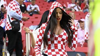 <i>Duh</i>! Model Kroasia Ivana Knoll Nekat Pakai Baju Seksi Berleher Rendah di Piala Dunia 2022 Qatar