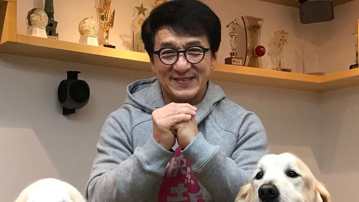 Jelang 70 Tahun, Penampilan Jackie Chan Jadi Perhatian Penggemar