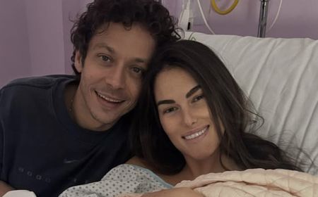 Sambut Kelahiran Putri Kedua Valentino Rossi, MotoGP Antusias Nantikan Kehadirannya di Paddock  