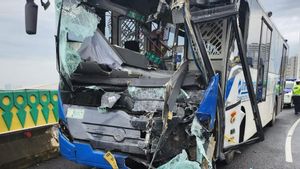 Dua Bus TransJakarta Adu Banteng, Sopir Mengaku Ketiduran Sampai Salah Ambil Jalur