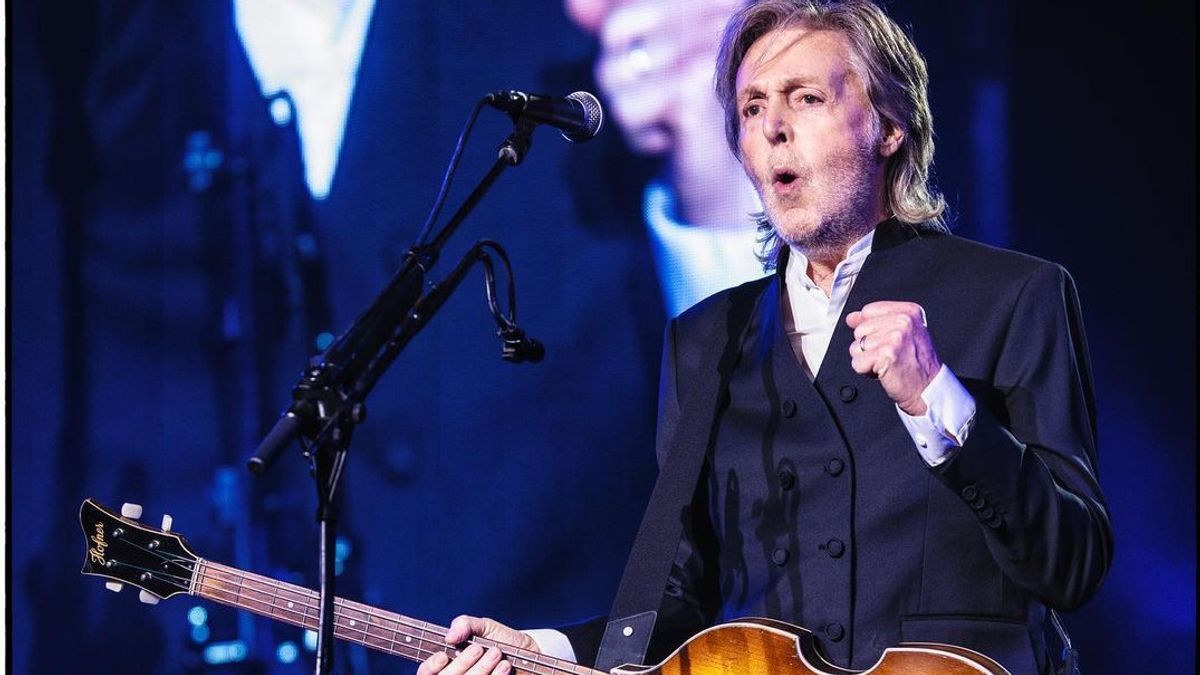 His Staff Paul McCartney When Guns N Roses Cover Live & Let Die