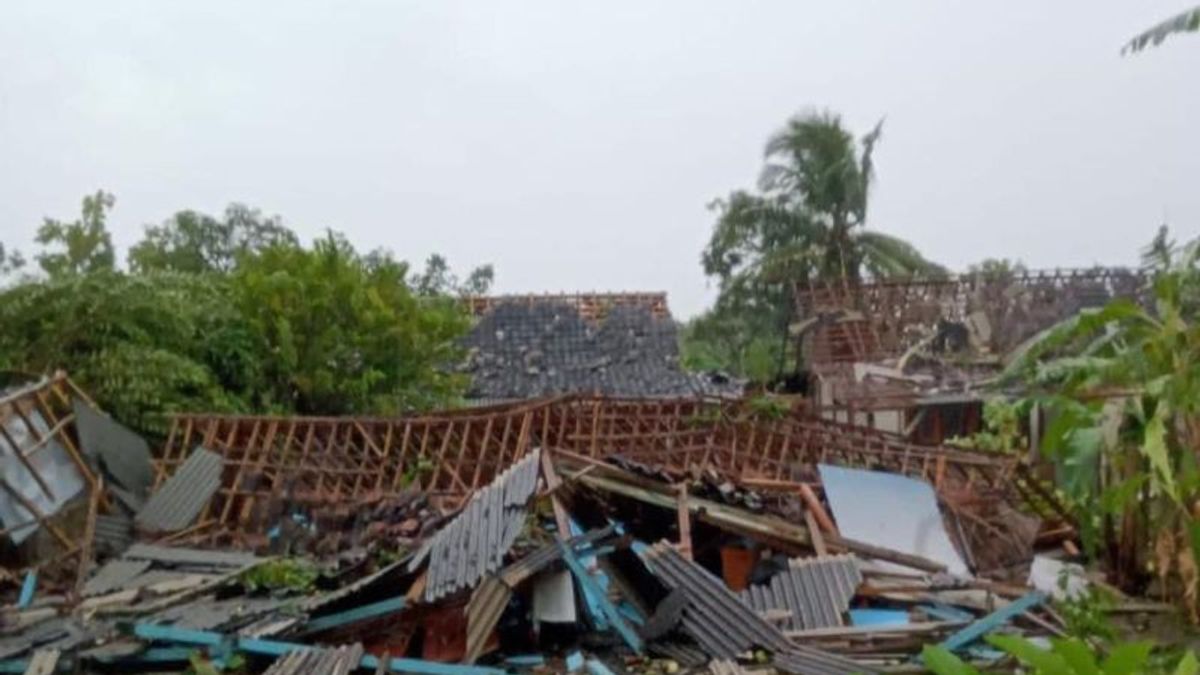 527 Rumah Warga di Gunung Kidul Rusak Diterjang Angin Kencang, Jaringan Listrik Putus dan 6 Orang Luka