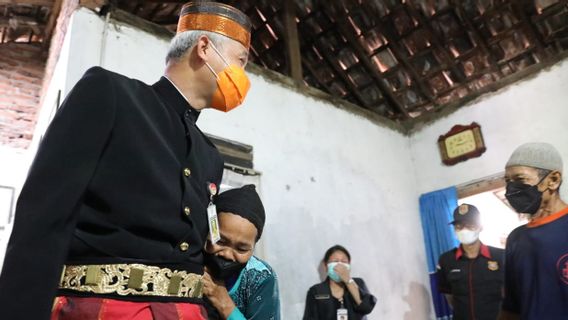 Portrait De La Vie Triste De Gunawan, Professeur Honoraire D’éducation Spécialisée à Semarang: La Maison A Failli S’effondrer Avec Des Murs Fissurés