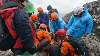 Le corps de l'alpiniste Syafiq a été évacué du mont Slamet