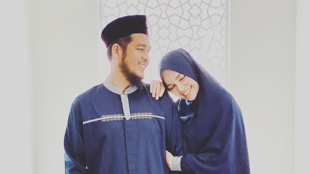 Dewi Sandra's Answer About The Material From Her Husband And Offspring Amazed Netizens