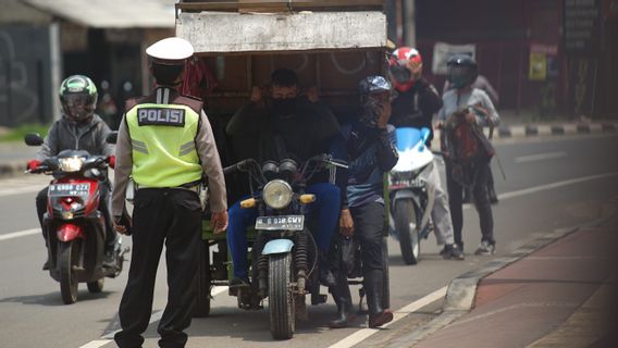 ジャカルタの交通犯罪者は罰せられる