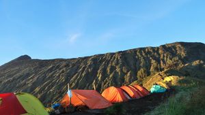 Jalur Pendakian Rinjani Ditutup Total Mulai 1 Agustus