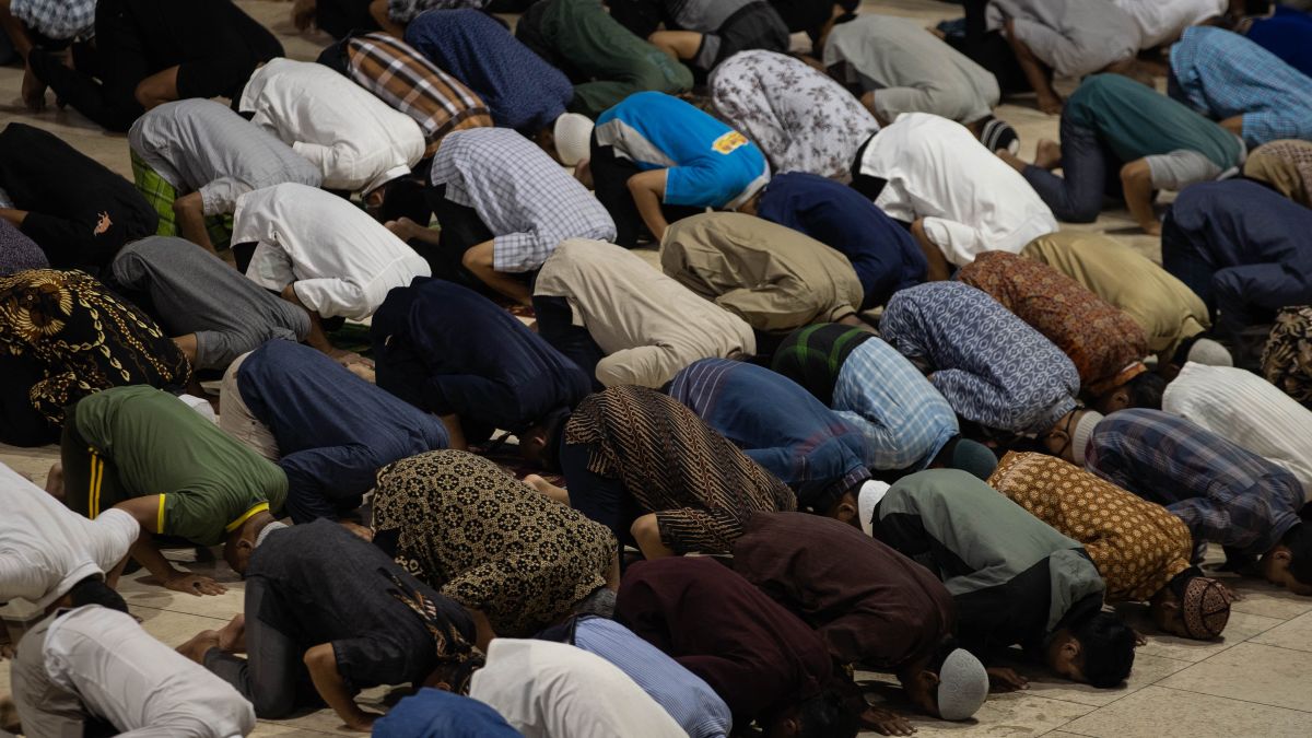 Imam Besar Masjid Istiqlal: Jangan Memaksa Ibadah di Masjid
