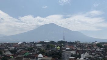 Climbing Mount Arjuno-Welirang, East Java, Is Closed Again