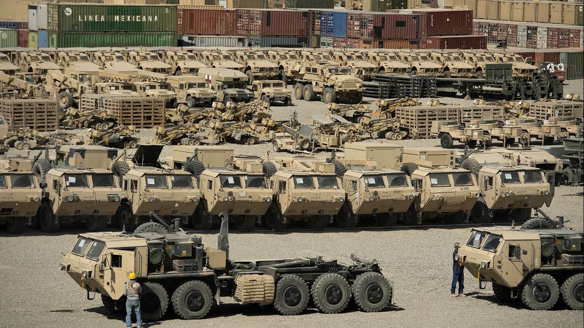 情报显示美国制造的武器控制了塔利班，2000辆装甲车被黑鹰直升机