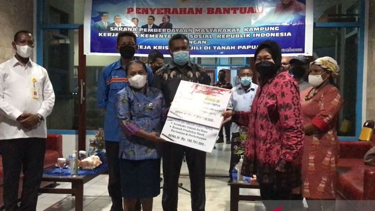 Social Minister Risma Collaborates With Papuan Evangelical Christian Church, Wants To Stabilize Prices Of Basic Needs Equivalent To Java Island