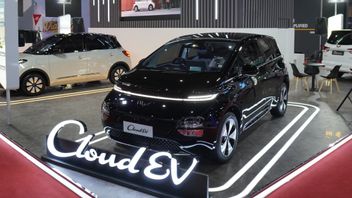 Wuling Boyong a achevé son véhicule à la Jeunesse de Jakarta 2024, il y a un véhicule nuageux