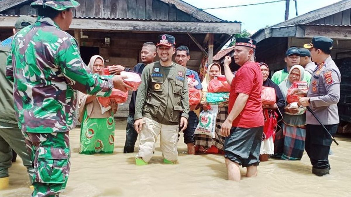 高降雨量,亚齐东南部洪水影响的受害者增加