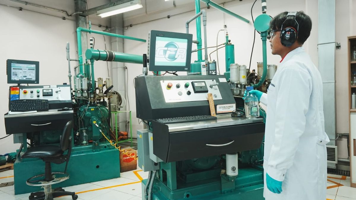 ペルタミナ国際製油所は、国家基準に従って燃料の品質を保証します