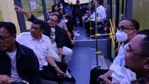 5 Bus Listrik INKA Uji Coba Transportasi Wisata di TMII