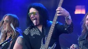 Dari Kesuksesan Kiss, Gene Simmons Bisa Menghidupi Keluarganya hingga Tiga Generasi