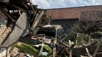 万隆地震破坏700所房屋