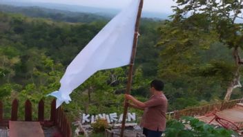 Pasang Bendera Putih, Pria Ini Jual Objek Wisata Miliknya di Gunung Kuniran Kulon Progo 