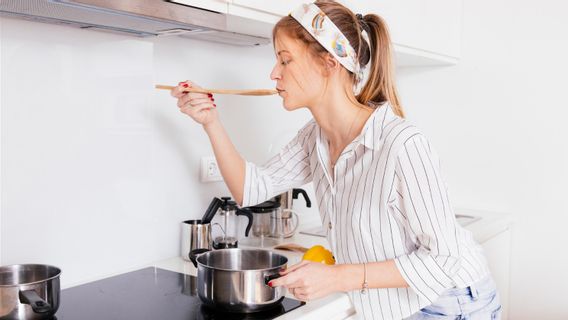 12 أدوات طهي يجب أن يكون لديك في مطبخ المنزل