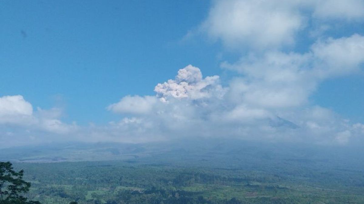 セメルー山の噴火、熱帯雲が3,500メートル滑り落ちる