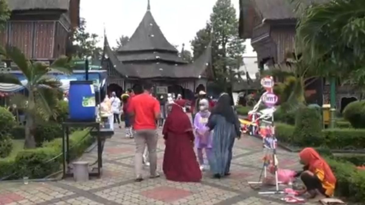 New Year's Holiday, TMII Tourist Area Visitors Soared To 1500 People