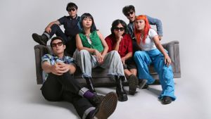 Peringatan 24 Tahun The Upstairs Dirayakan dengan Dua <i>Satelit</i> Baru