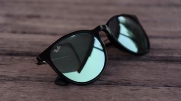 Facebook Teams Up With Ray-Ban To Launch Smart Glasses, Can Be Stylish While Playing The Internet