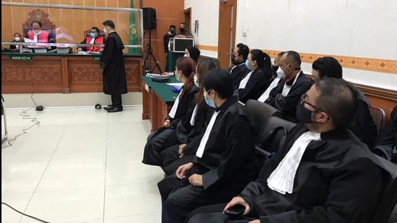 Sidang Perdana Jhon Kei Didampingi 24 Pengacara