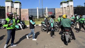 Datangi Depan Gedung DPR Pagi Ini, Sekelompok Driver Ojol: Woy Pembunuh!