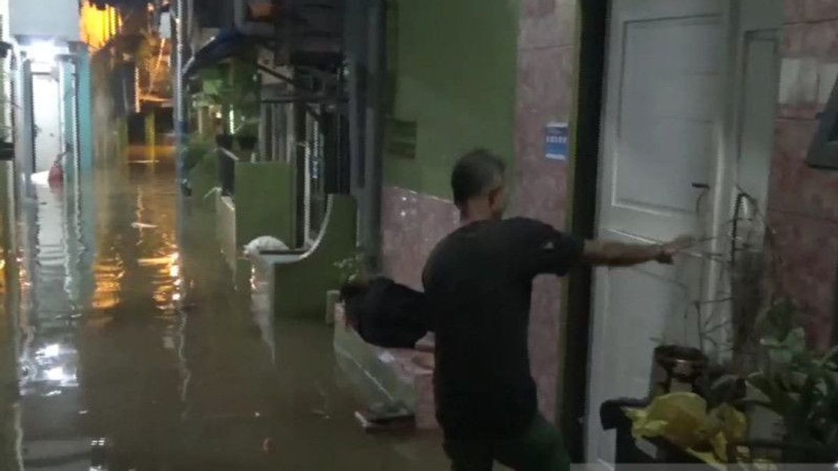 Banjir 1,5 Meter di Kampung Melayu, Warga Kebon Pala Sudah Biasa dan Tidak Mau Dievakuasi