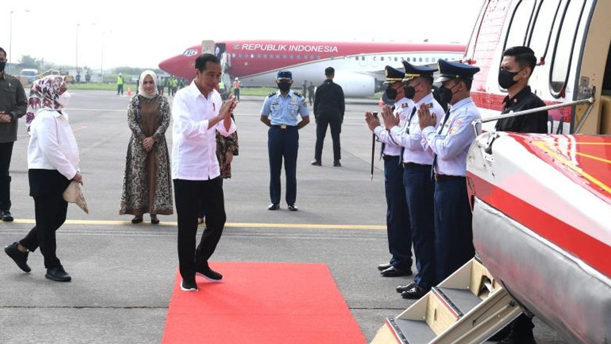 Presiden Jokowi Tanam Padi dan Kunjungi Pasar di Tuban Jatim