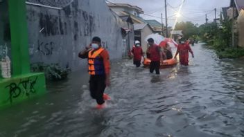 孟加锡洪水，有80名安塘居民逃离