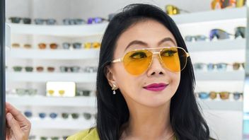 Asri Welas Ungkap透露,她曾在前夫的车里找到过另一名女士的乳液乳液