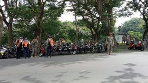 Ganggu Ketertiban Umum, Satpol PP dan Dishub Tertibkan Parkir Liar di RTH Biao, Praya Tengah