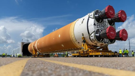 NASA Moves SLS Rocket Core Stage To Florida