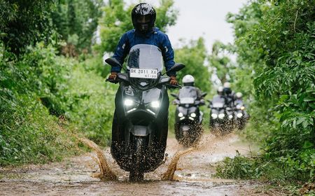 Berikut Tips Aman Berkendara Roda Dua saat Musim Hujan dari Yamaha Riding Academy