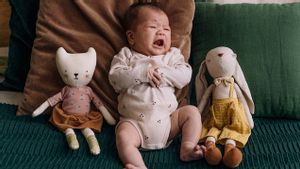 6 Tips Menenangkan Bayi yang Menangis dan Tantrum