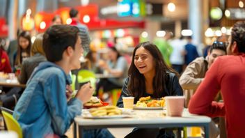 Voici la raison pour laquelle les food courts sont toujours construits au dernier étage des centres commerciaux