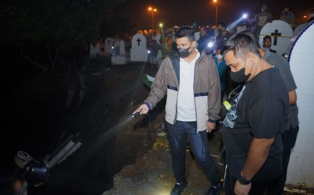 Bobby Nasution Datangi Makam Kristen di TPU Simalingkar yang Amblas Terkena Arus Sungai, Koordinasi dengan BWS Pasang Bronjong