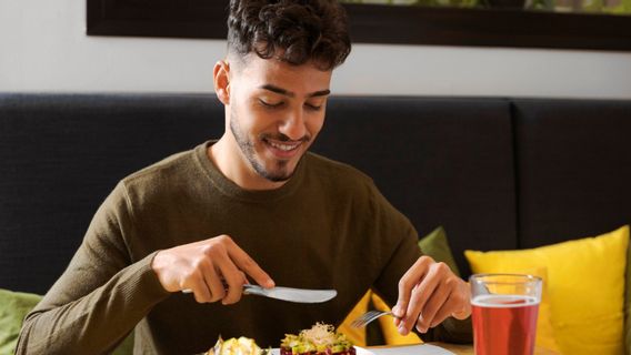 <i>Gak</i> Boleh Abai, Kenali 7 Tanda Terlalu Banyak Makan Makanan Berprotein