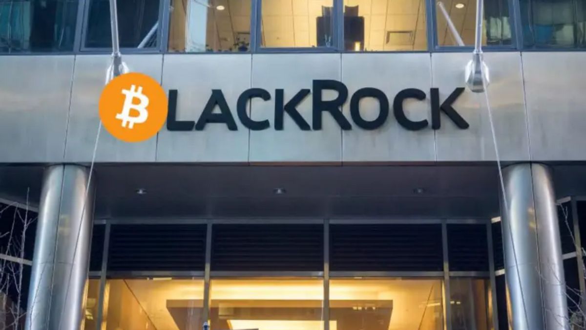 Strategy Of BlackRock And Fidelity In Offering Bitcoin Spot ETF