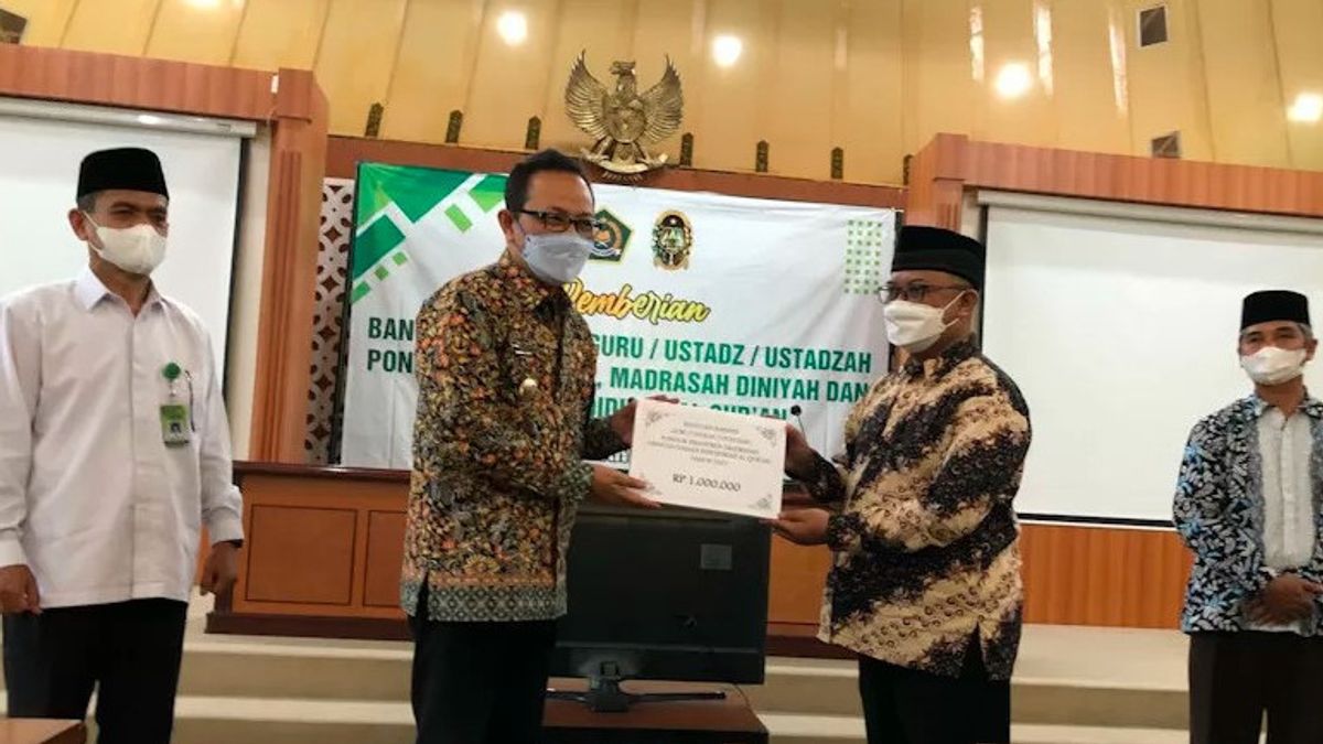 Berita DIY Hari Ini: 150 Ustaz dan Ustazah Kota Yogyakarta Menerima Insentif