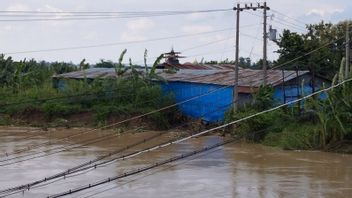Inondation Grobogan, la colline de la rivière Jebol à quatre points