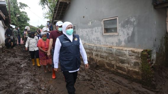 Khofifah Will Build Permanent Floods To Prevent Floods From The Kedunggaleng River Overflow In Probolinggo