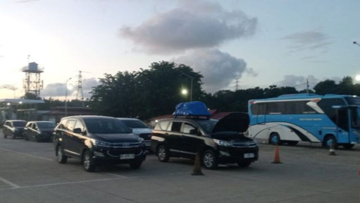 ASDP Calls The Number Of Homecomers Using Private Cars At Tanjung Kalian Port To Increase By 25 Percent